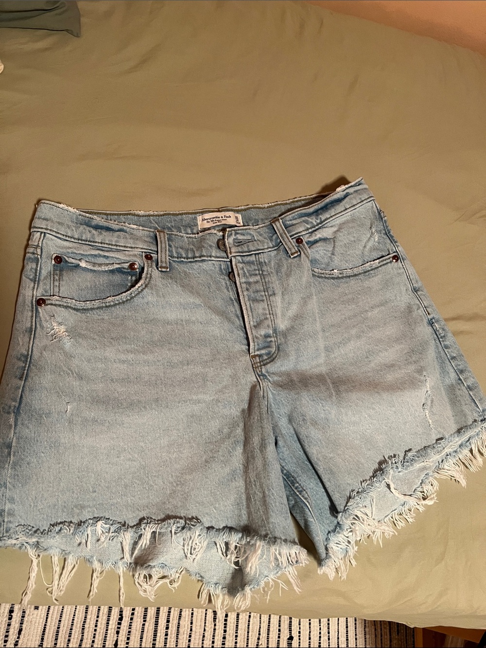 NWOT Abercrombie 90s Low Rise Baggy Denim Cutoff Shorts